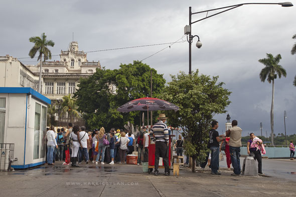 Küba, Havana, İspanya Konsolosluğu önü - hakkiceylan.com